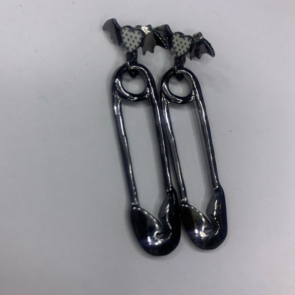 MONSTER HIGH EARRINGS - Picture 1 of 2
